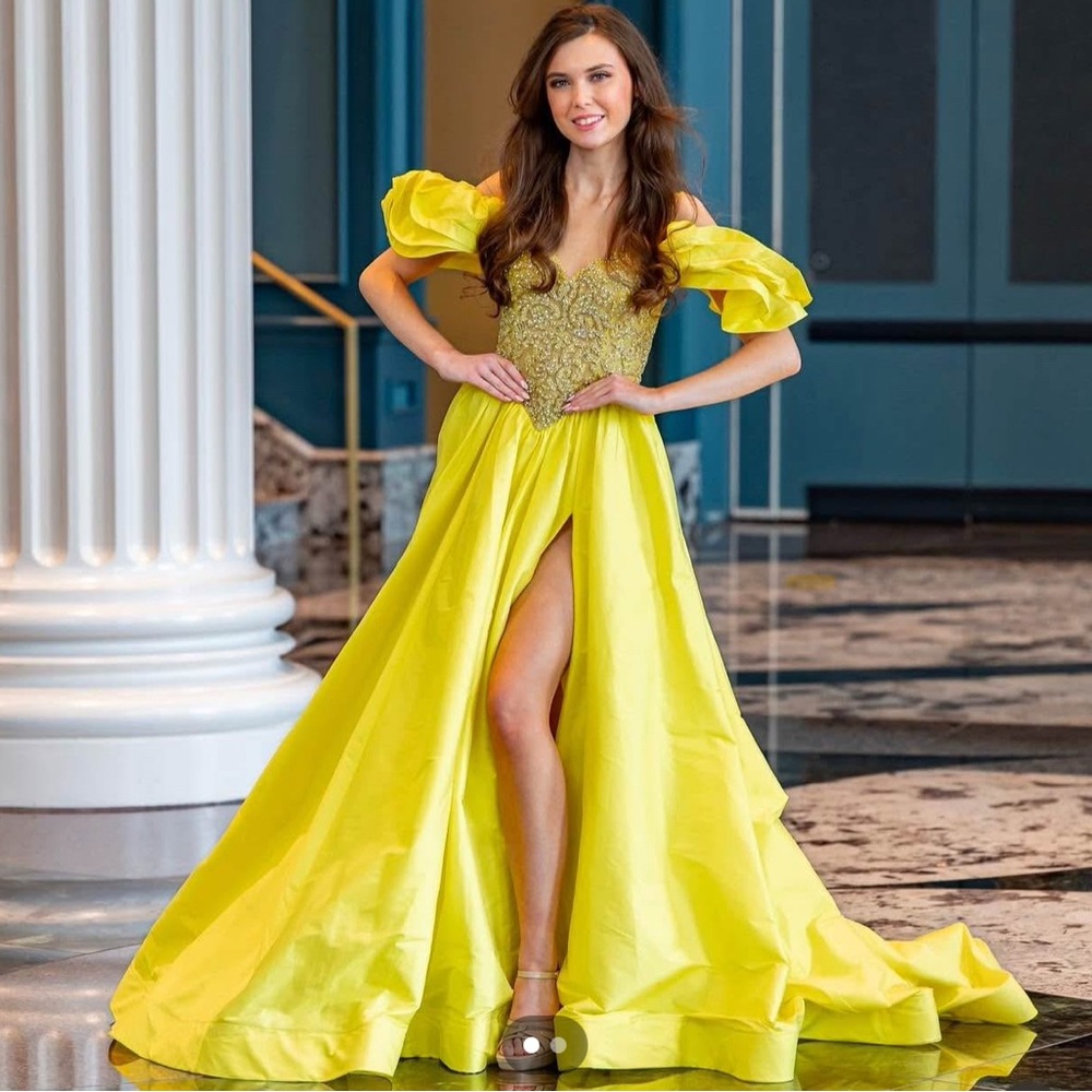 Elegant Yellow Sherri Hill Evening Gown